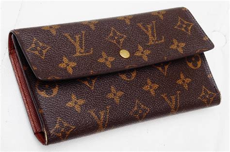 louis vuitton trifold wallet.